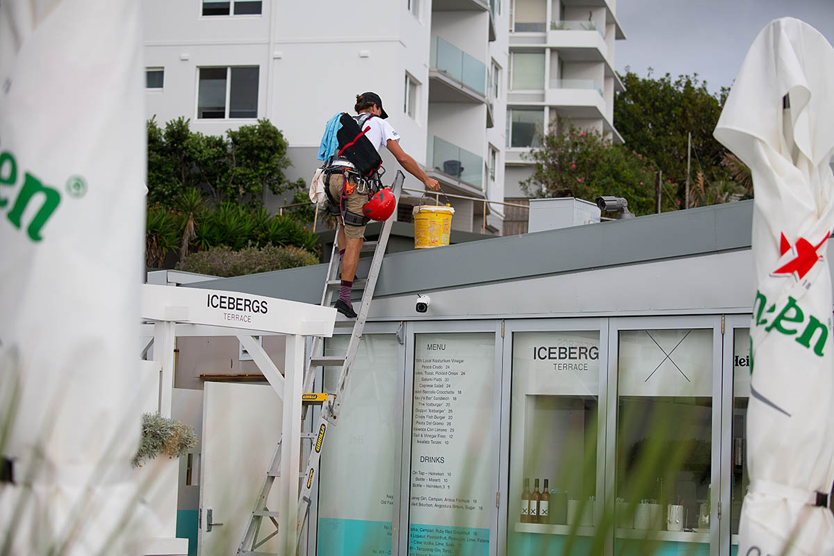 Bondi Icebergs rope access painting