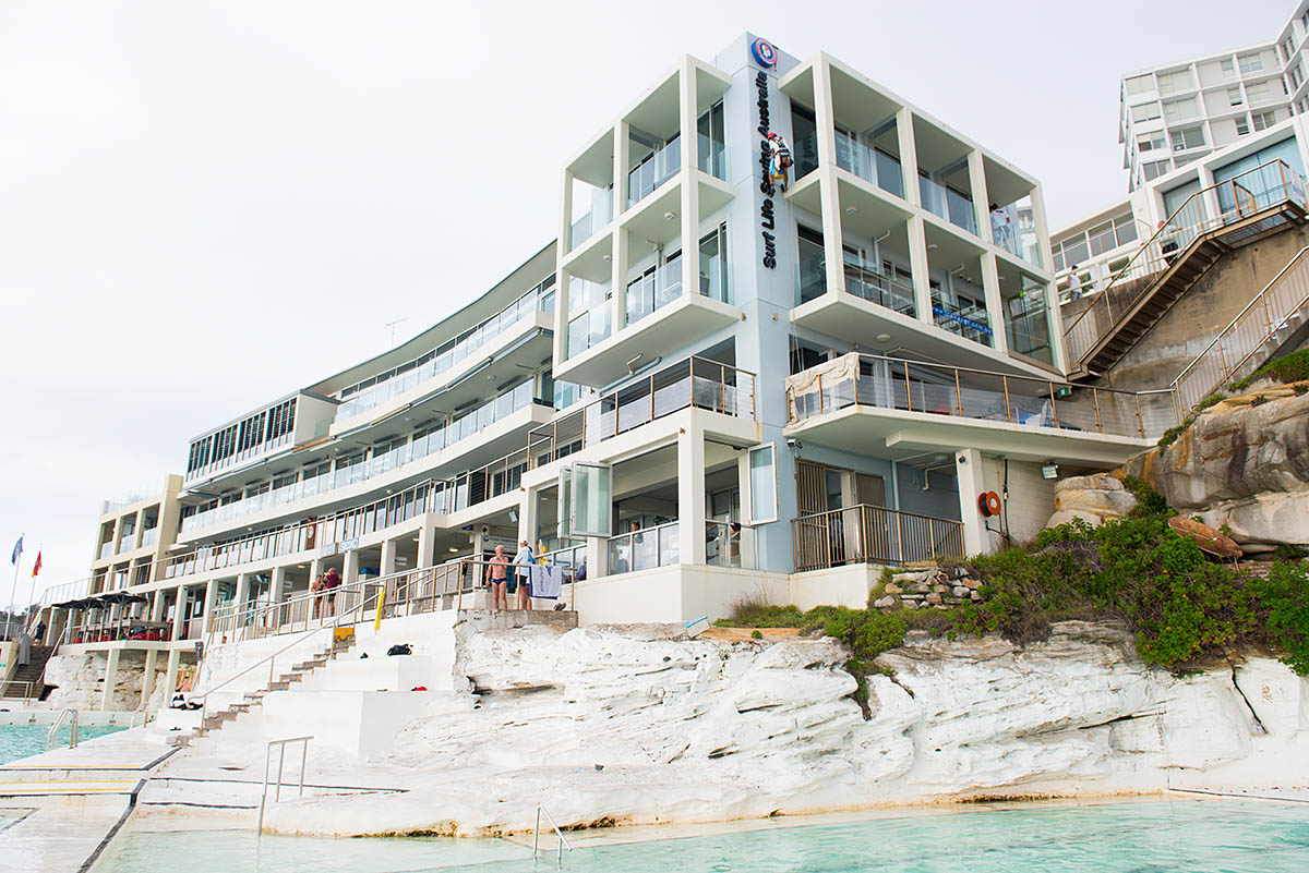 Bondi Icebergs worker on ropes